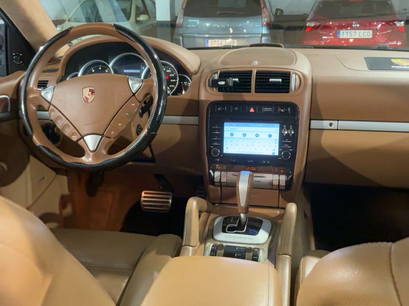 Porsche Cayenne Turbo — zdjęcie 12