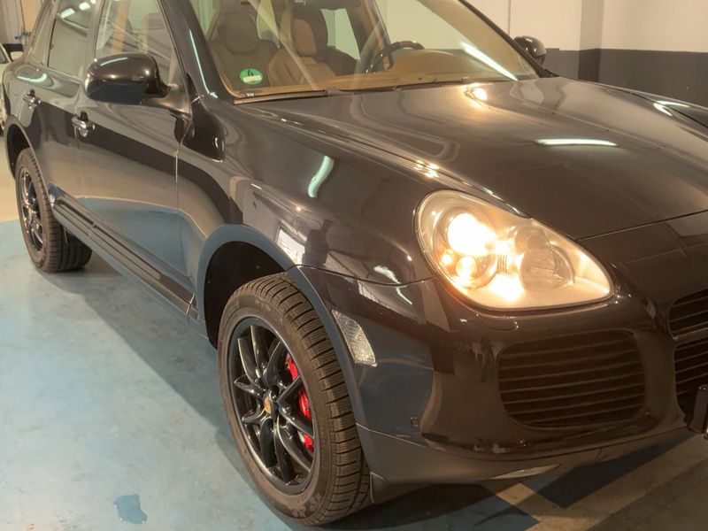 Porsche Cayenne Turbo — zdjęcie 8