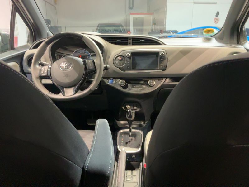 Toyota Yaris 1.5 Hybrid Style — zdjęcie 12