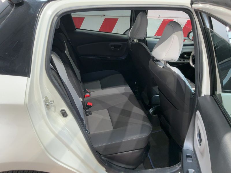 Toyota Yaris 1.5 Hybrid Style — zdjęcie 14