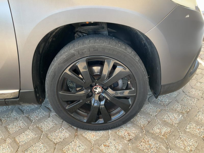 Peugeot 2008 1.6 Blue-HDi Allure 2015 – снимка 11