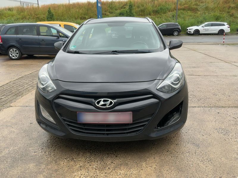 Hyundai i30 1.6 CRDi Style — zdjęcie 9