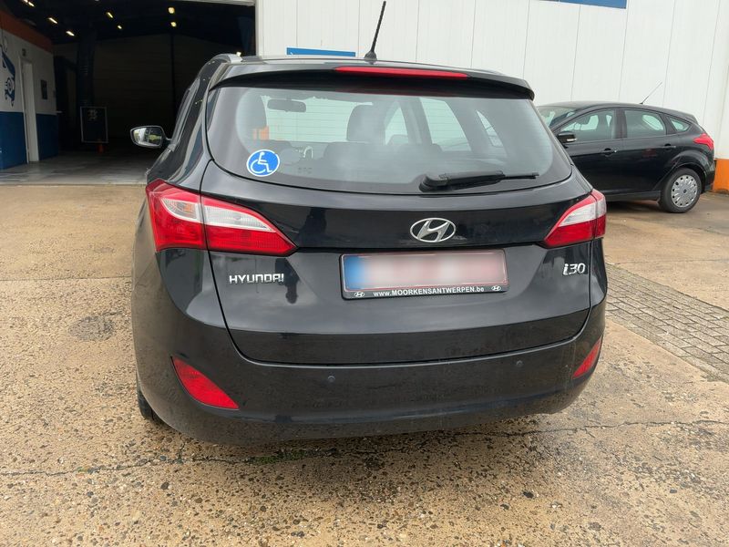 Hyundai i30 1.6 CRDi Style — zdjęcie 5