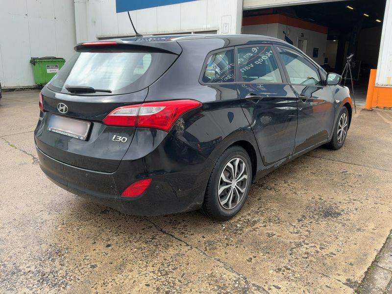 Hyundai i30 1.6 CRDi Style — zdjęcie 6