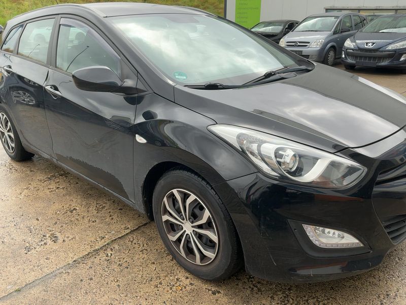 Hyundai i30 1.6 CRDi Style — zdjęcie 8