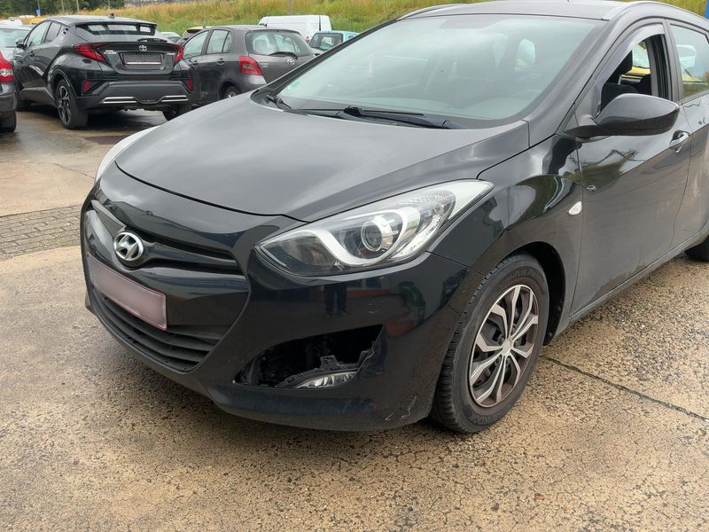 Hyundai i30 1.6 CRDi Style — zdjęcie 2