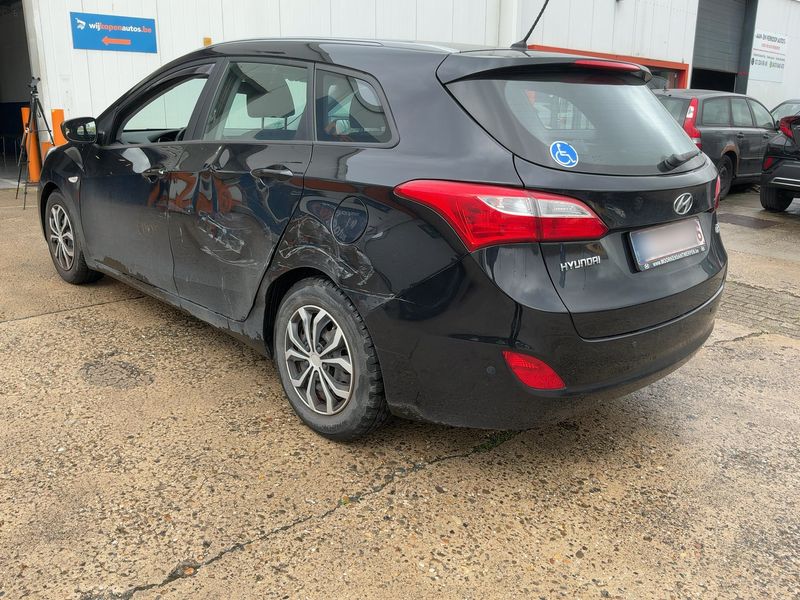 Hyundai i30 1.6 CRDi Style — zdjęcie 3