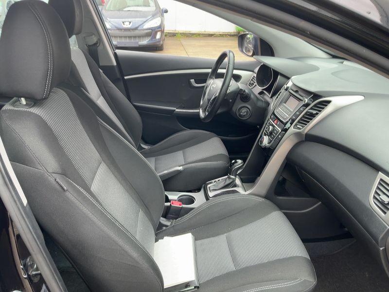 Hyundai i30 1.6 CRDi Style — zdjęcie 11