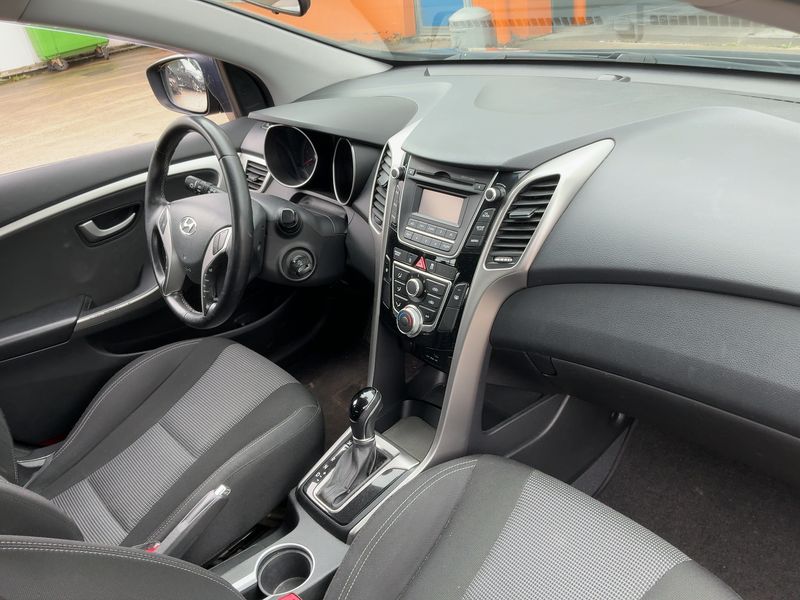 Hyundai i30 1.6 CRDi Style — zdjęcie 12