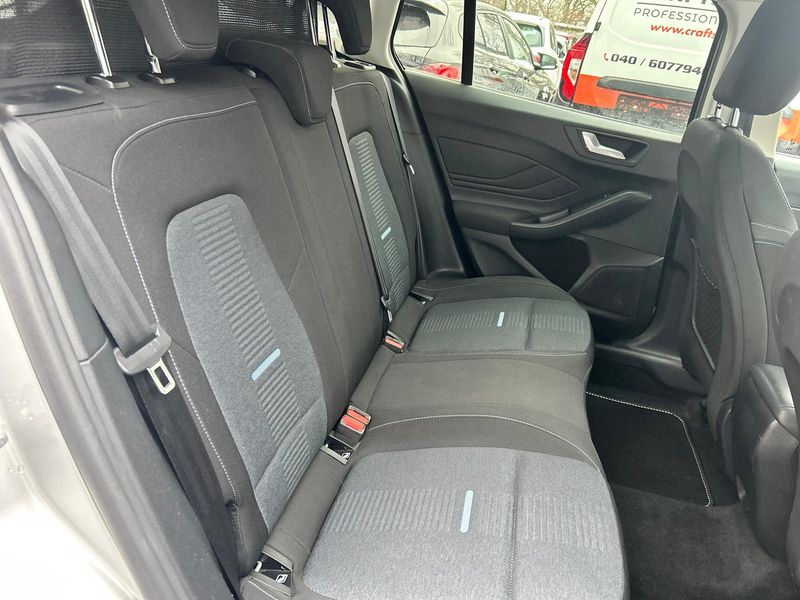 Ford Focus 1.5 TDCi EcoBlue Active — zdjęcie 14
