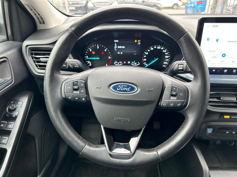Ford Focus 1.5 TDCi EcoBlue Active — zdjęcie 16