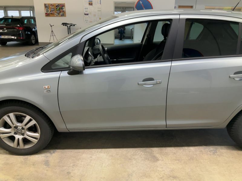 Opel Corsa 1.4 150 Jahre Opel — zdjęcie 4