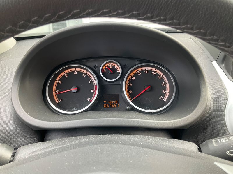 Opel Corsa 1.4 150 Jahre Opel — zdjęcie 13