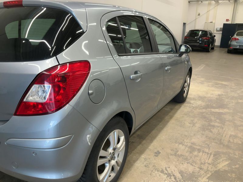 Opel Corsa 1.4 150 Jahre Opel — zdjęcie 6
