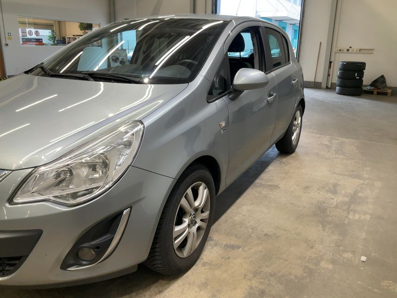 Opel Corsa 1.4 150 Jahre Opel — zdjęcie 2