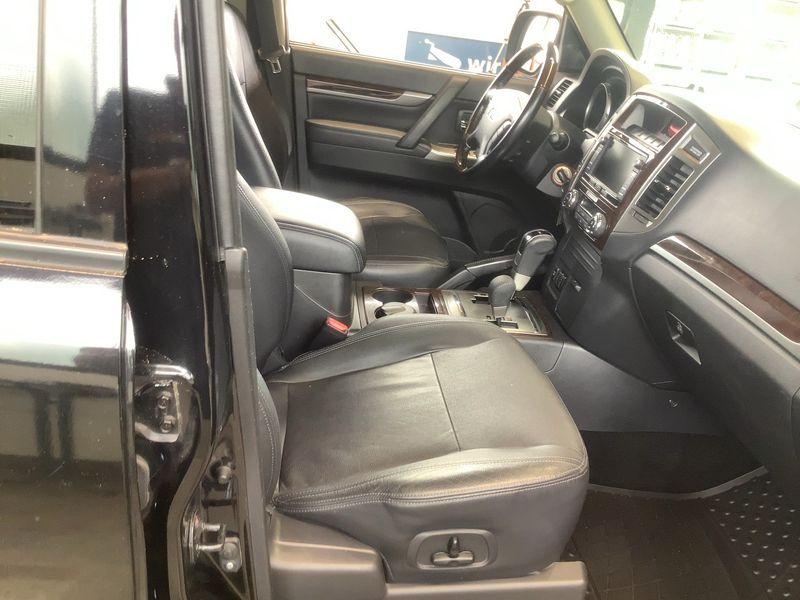 Mitsubishi Pajero 3.2 DI-D Top — zdjęcie 11