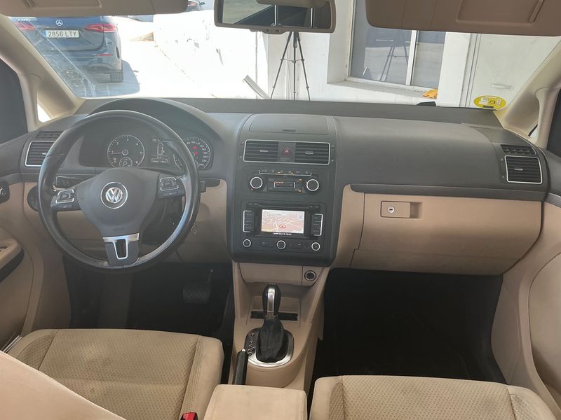 Volkswagen Touran 1.6 TDI Design Edition 2011 – снимка 17