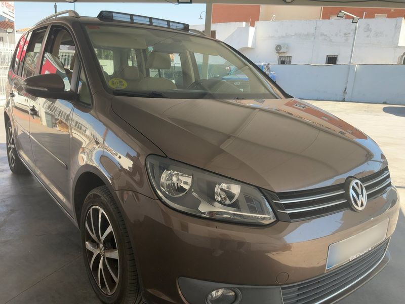 Volkswagen Touran 1.6 TDI Design Edition 2011 – снимка 12