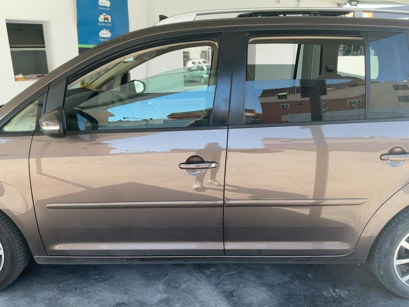 Volkswagen Touran 1.6 TDI Design Edition 2011 – снимка 4