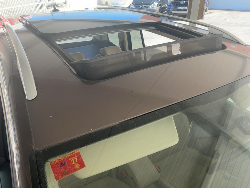 Volkswagen Touran 1.6 TDI Design Edition 2011 – снимка 13