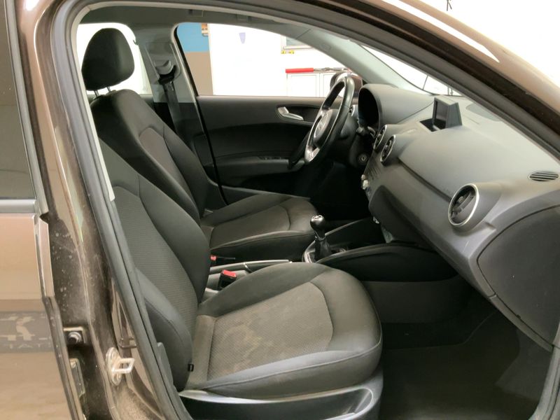 Audi A1 Sportback 1.6 TDI Attraction — zdjęcie 11