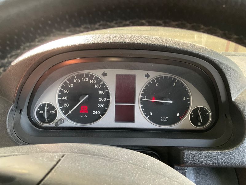 Mercedes-Benz B-Klasse B 200 CDI Standard — zdjęcie 13