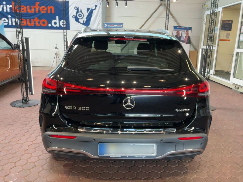 Mercedes-Benz EQA 300 4Matic AMG Line — zdjęcie 5