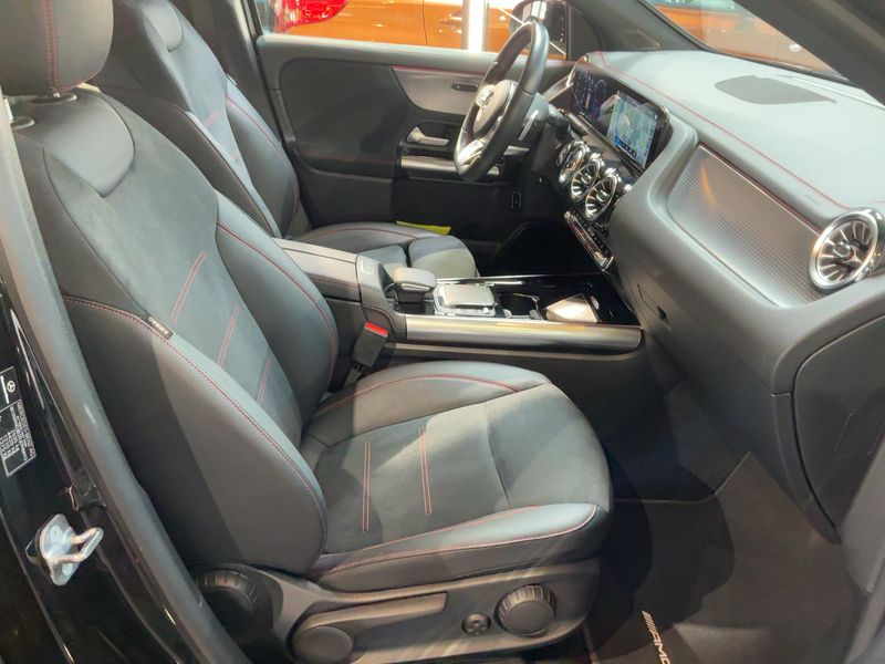 Mercedes-Benz EQA 300 4Matic AMG Line — zdjęcie 11
