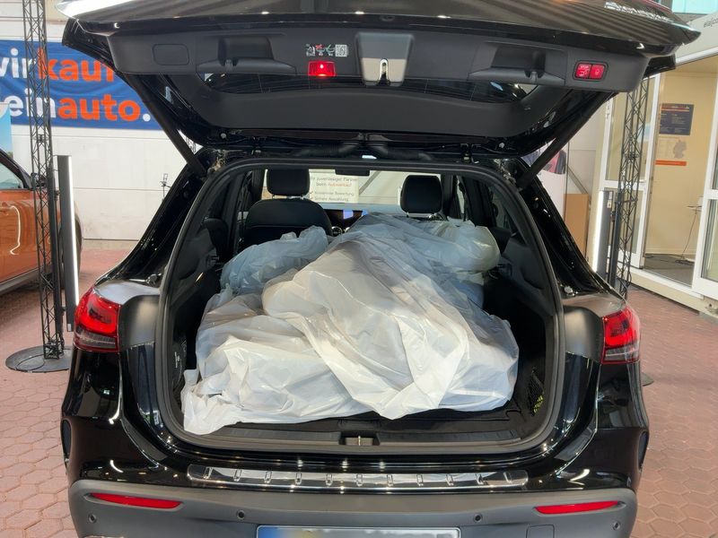 Mercedes-Benz EQA 300 4Matic AMG Line — zdjęcie 10
