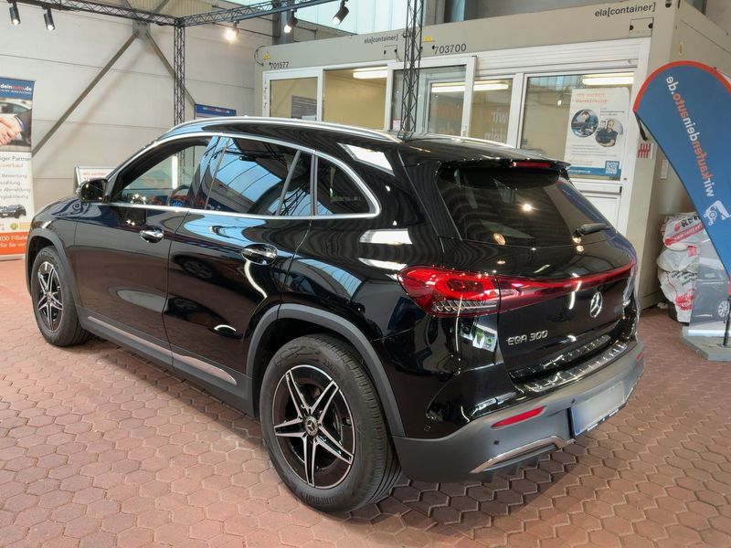 Mercedes-Benz EQA 300 4Matic AMG Line — zdjęcie 3