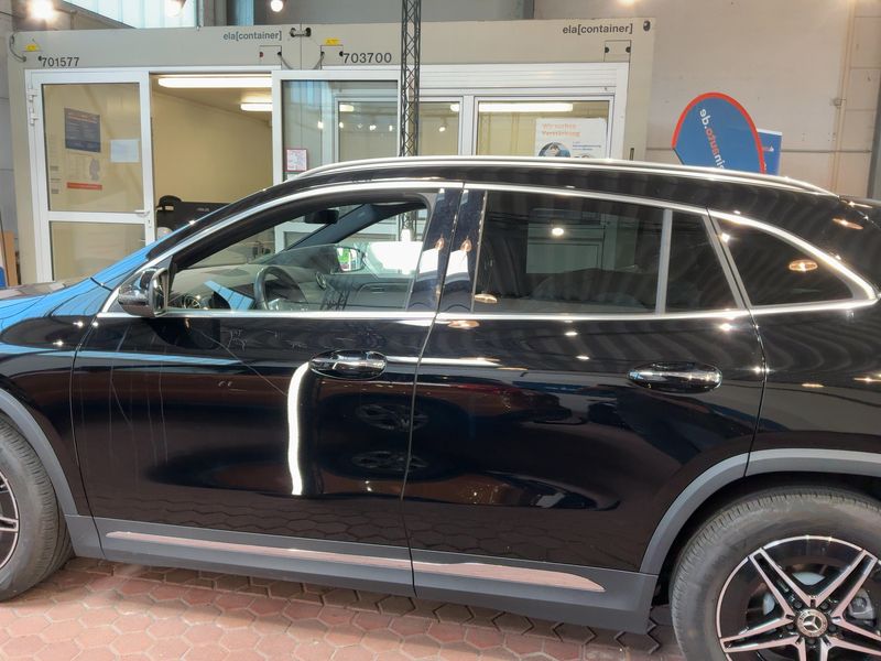 Mercedes-Benz EQA 300 4Matic AMG Line — zdjęcie 4