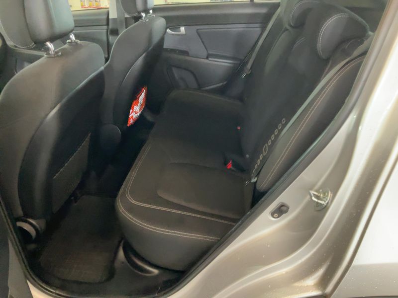 Kia Sportage 2.0 CRDi Active 4WD — zdjęcie 14