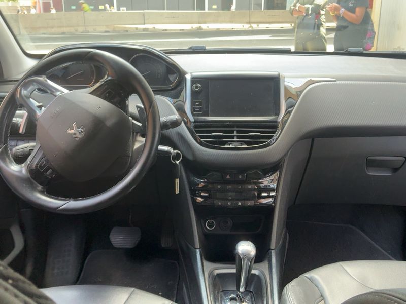 Peugeot 2008 1.6 e-HDi Allure — zdjęcie 12