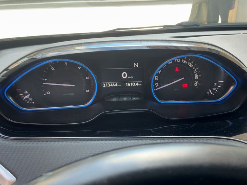 Peugeot 2008 1.6 e-HDi Allure — zdjęcie 13