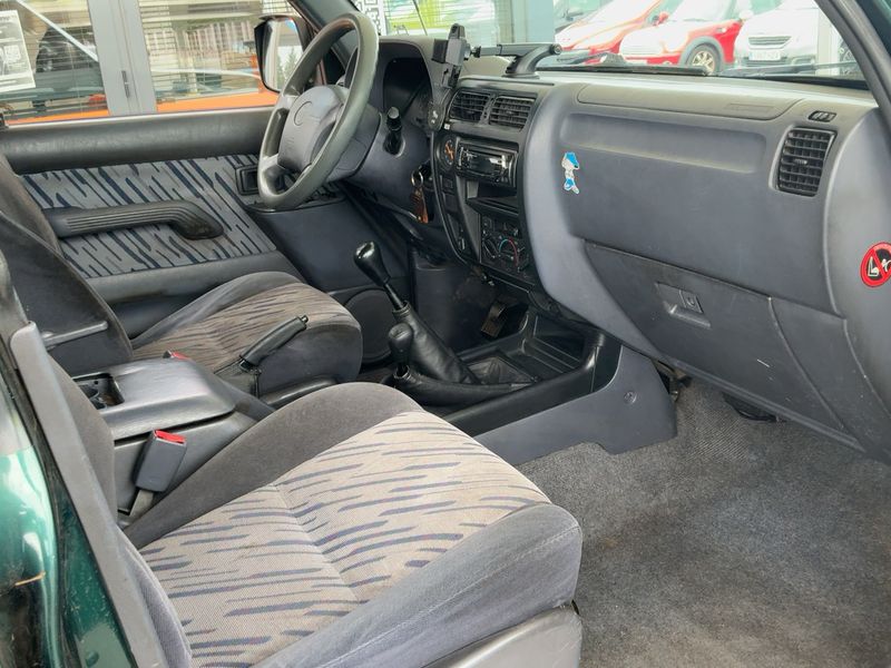 Toyota Land Cruiser 3.0 Turbodiesel GX — zdjęcie 11