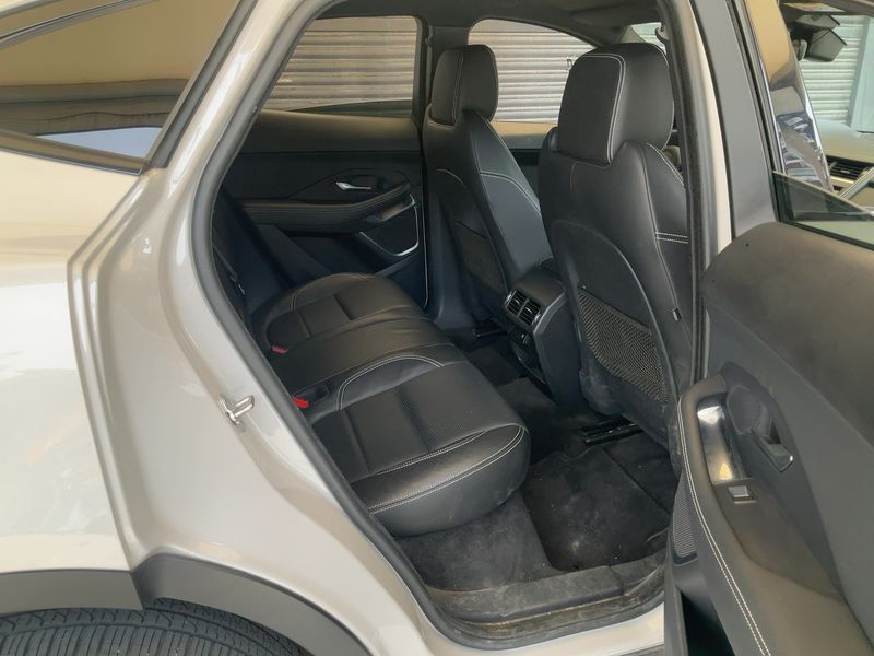 Jaguar E-Pace D240 R-Dynamic SE AWD — zdjęcie 14