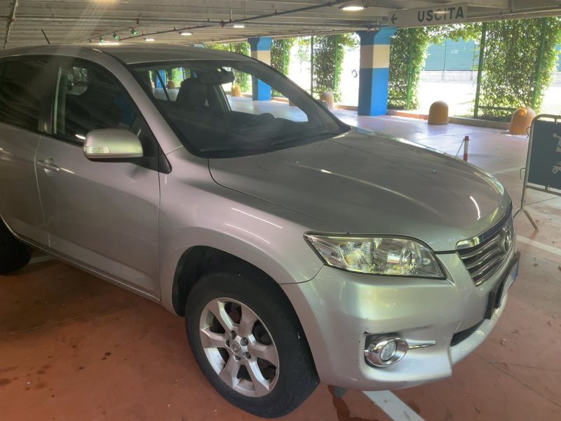 Toyota RAV 4 2.2 D-4D 2012 – снимка 12