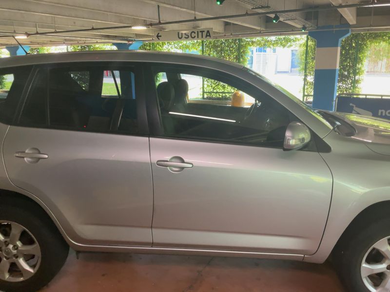 Toyota RAV 4 2.2 D-4D 2012 – снимка 10
