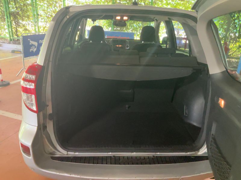 Toyota RAV 4 2.2 D-4D 2012 – снимка 15