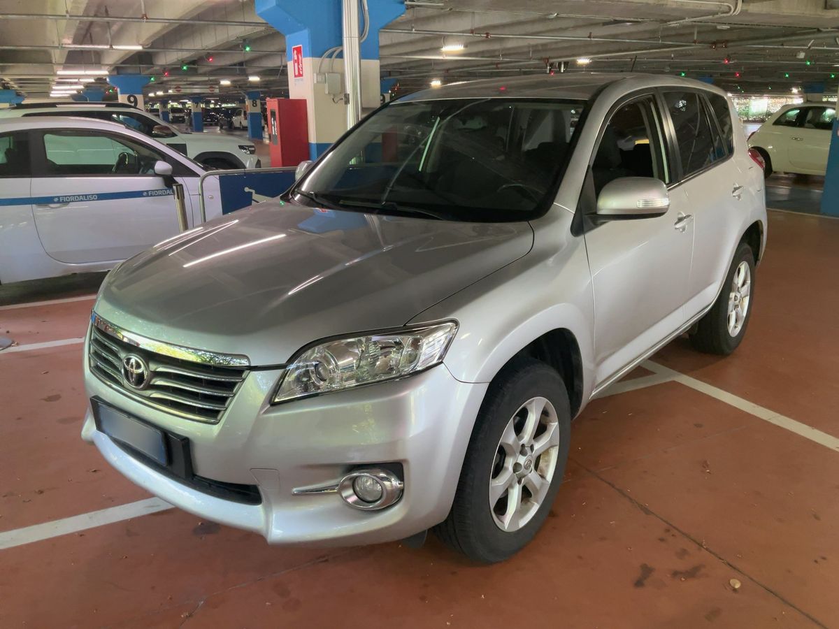 Toyota RAV 2012 — photo 1