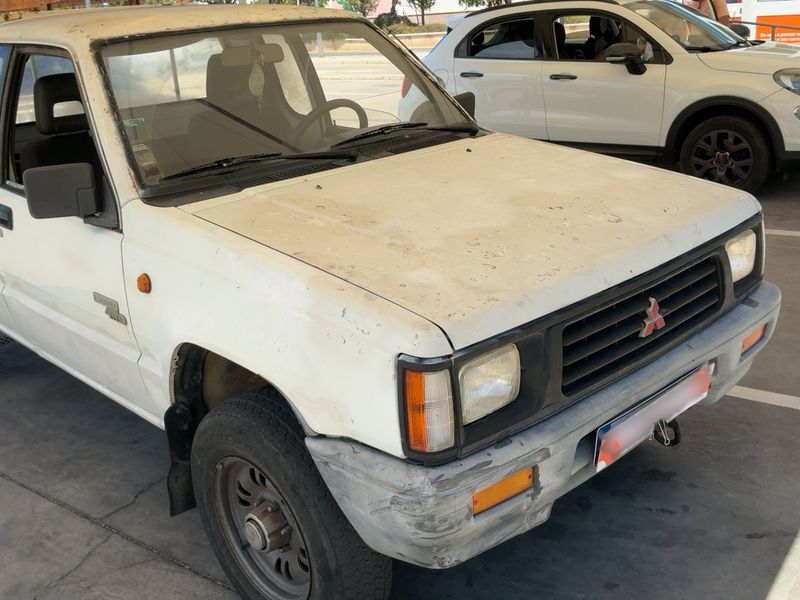 Mitsubishi L 200 2.5 Turbodiesel 2500 TD — zdjęcie 8