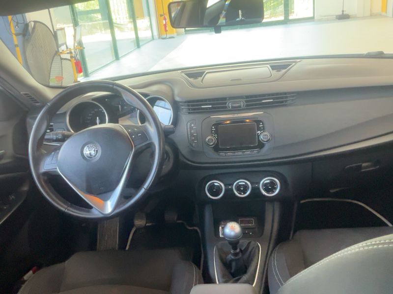 Alfa Romeo Giulietta 1.4 Turbo LPG — zdjęcie 12