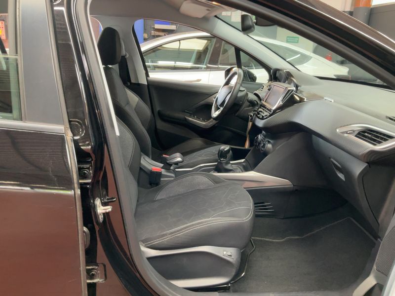 Peugeot 2008 1.2 VTi Active 2018 – снимка 16