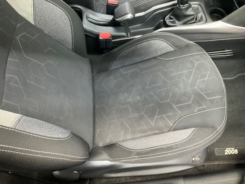Peugeot 2008 1.2 VTi Active 2018 – снимка 21