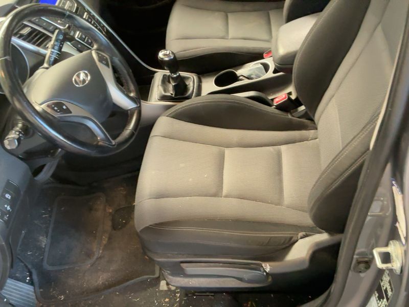 Hyundai i30 1.6 GDI Style — zdjęcie 11