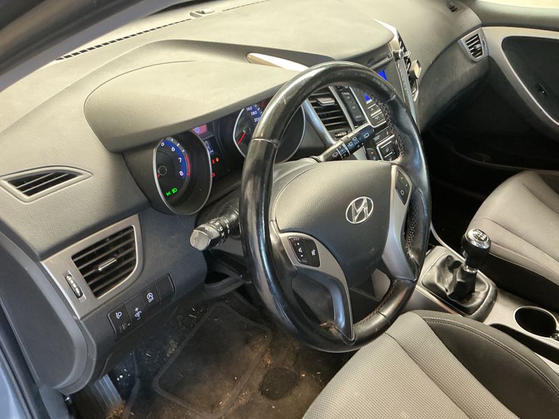 Hyundai i30 1.6 GDI Style 2014 – снимка 39