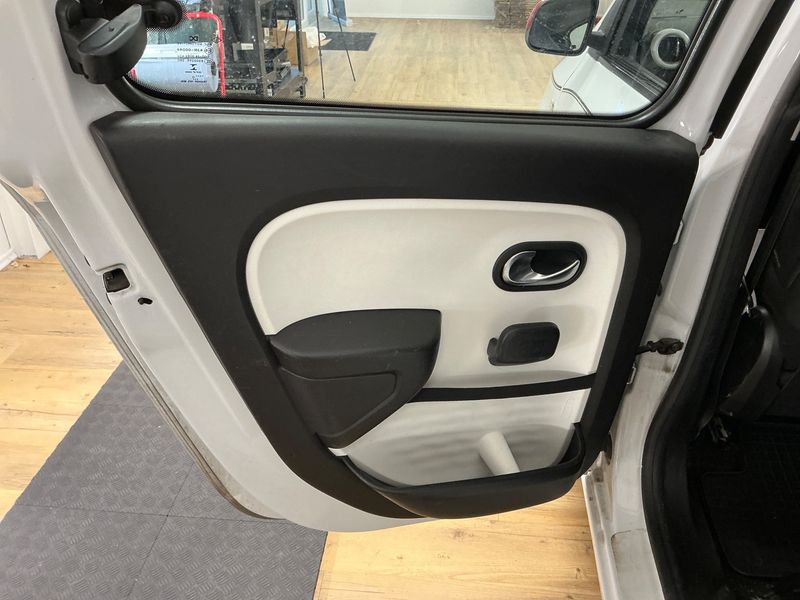 Renault Twingo 0.9 Energy Intens 2016 – снимка 26