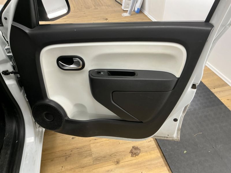 Renault Twingo 0.9 Energy Intens 2016 – снимка 27