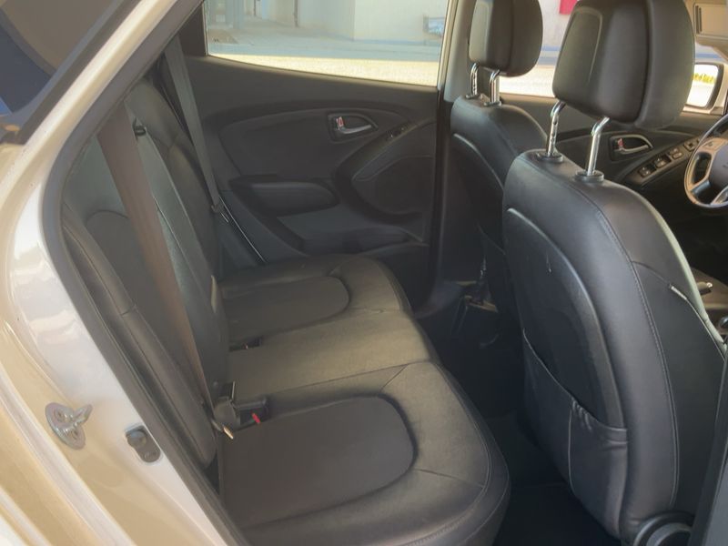 Hyundai ix35 1.7 CRDi XPossible 2WD — zdjęcie 14