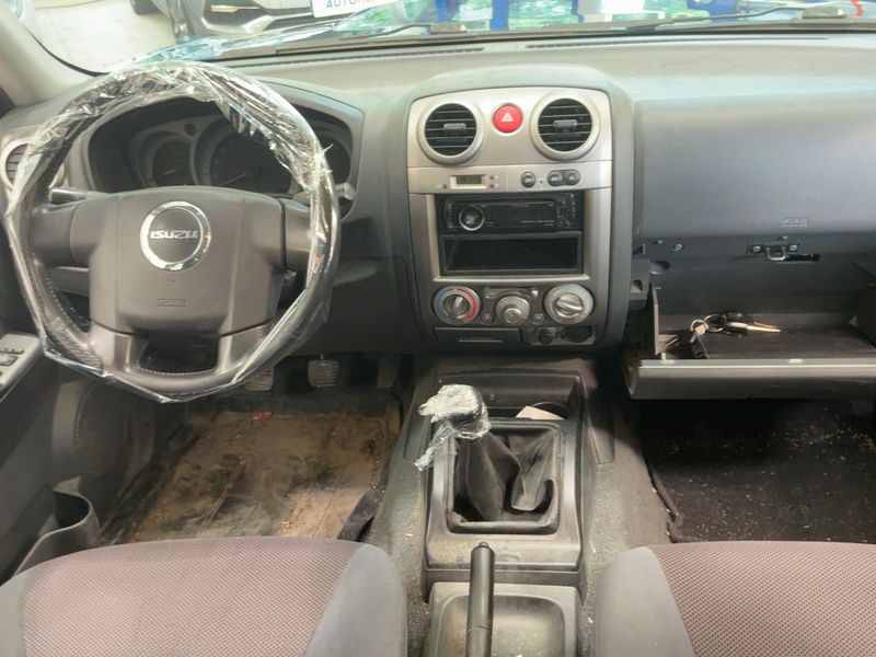 Isuzu D-MAX 2.5 Turbodiesel Double Cab Basis 4WD — zdjęcie 12